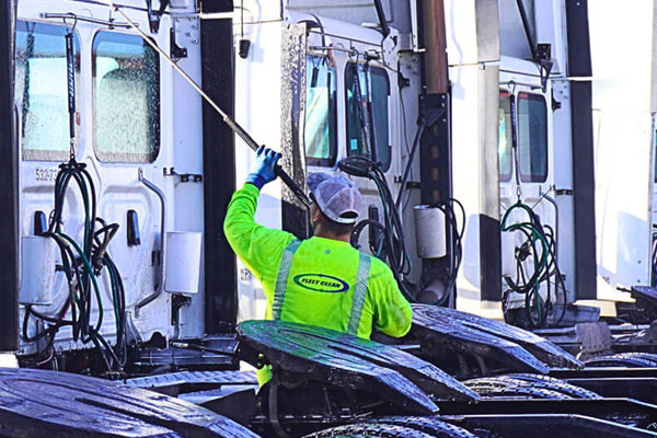 Fleet Clean truck washing in Portland, OR